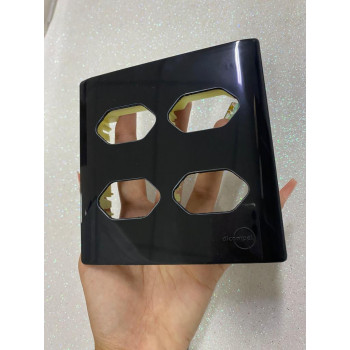 Placa p/ 4 Tomadas 4x4 - Novara Preto Brilhante Placa p/ 4 Tomadas 4x4 - Novara Preto Brilhante